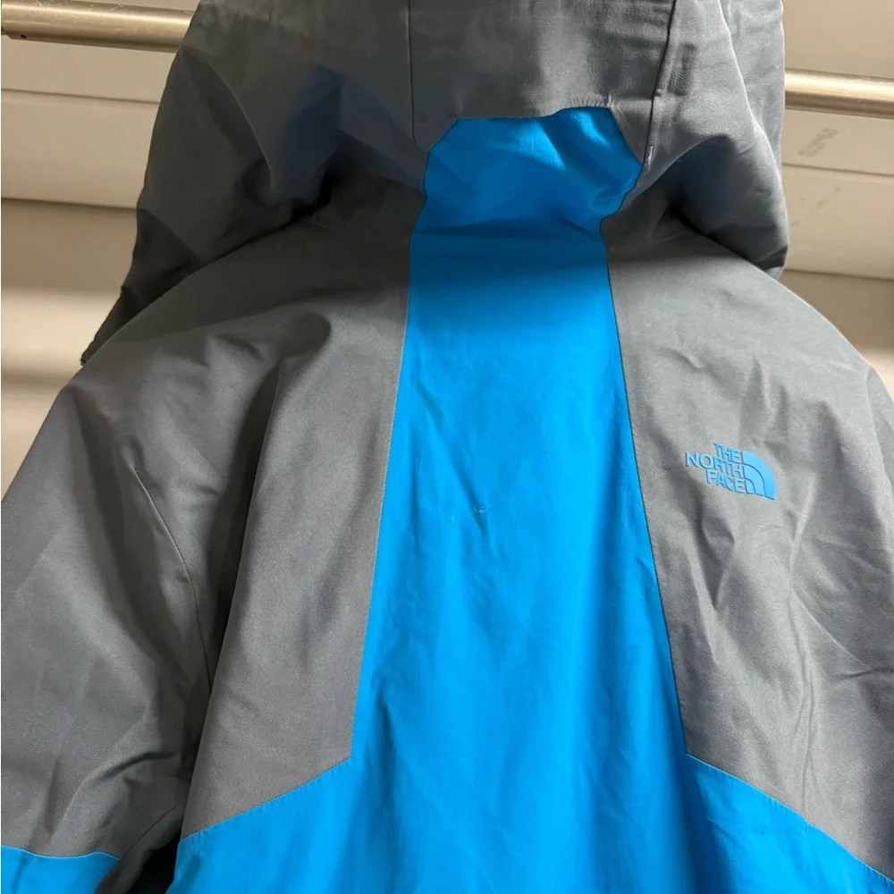 The North Face Men's Performance Jacket in Blue and Gray - Picture 7 of 13